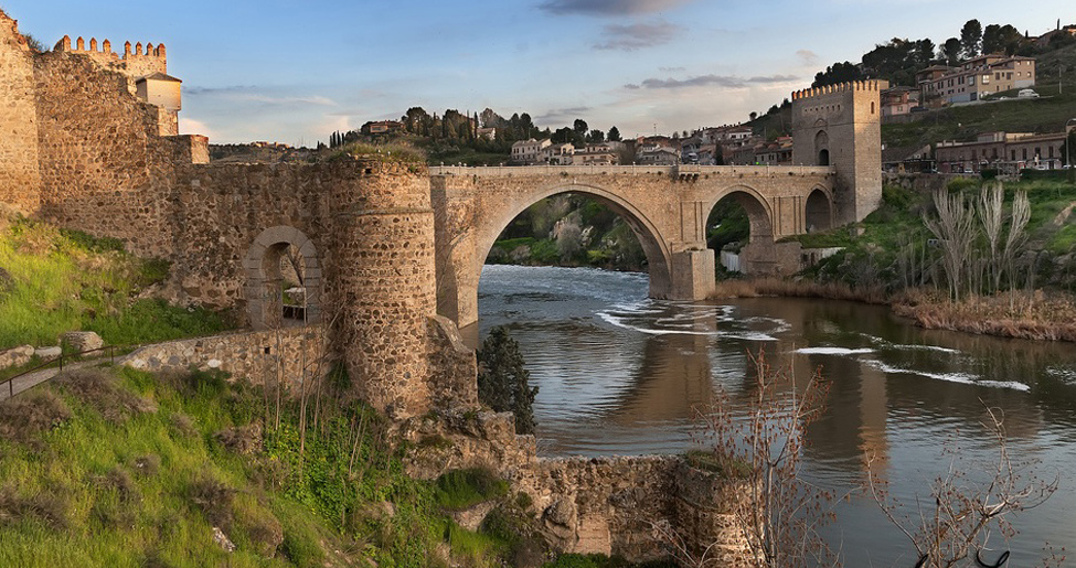 el puente de san martín en Toledo